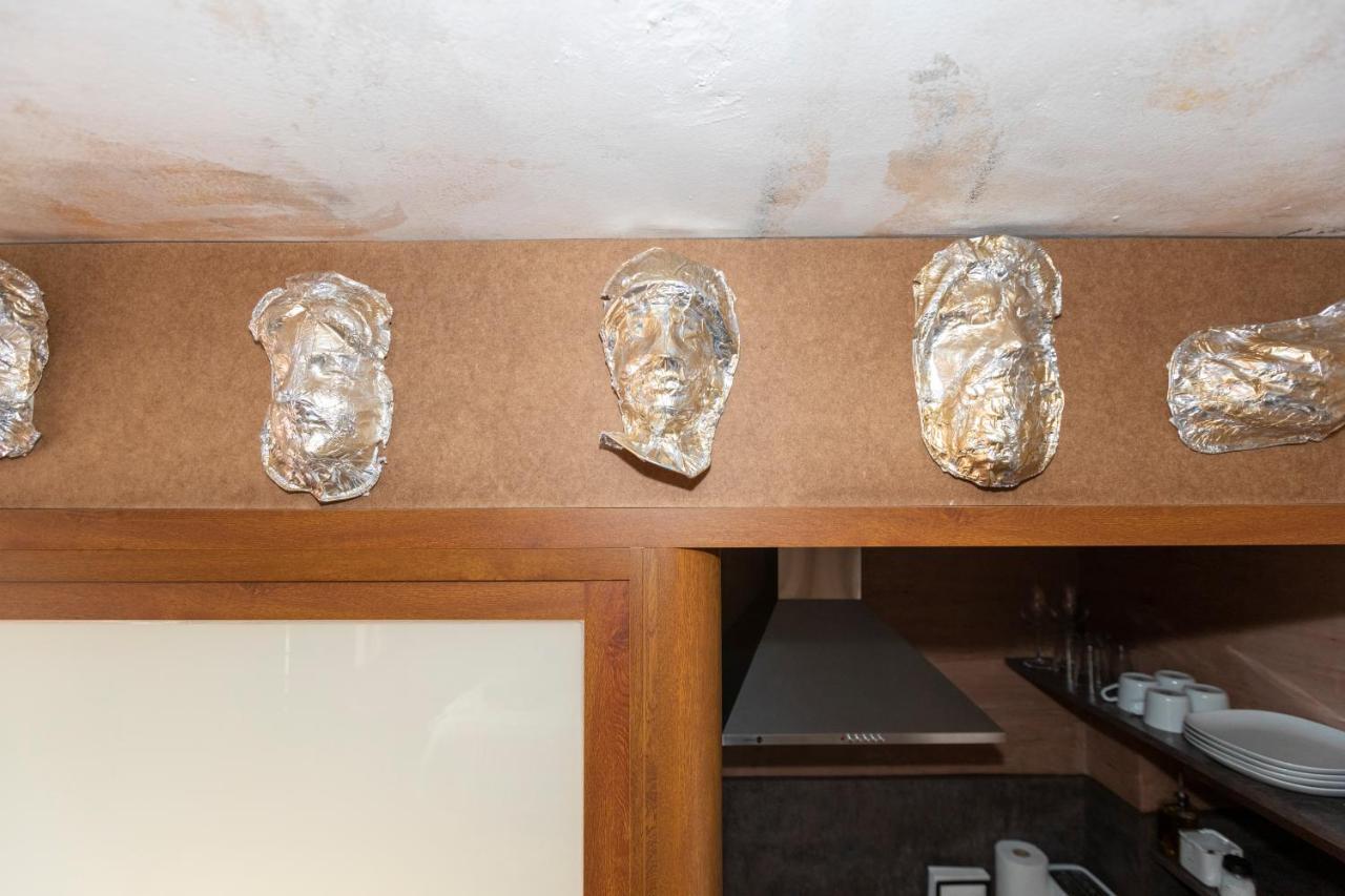 Domus Lapidis - La Galeria Lägenhet Bogarra Exteriör bild